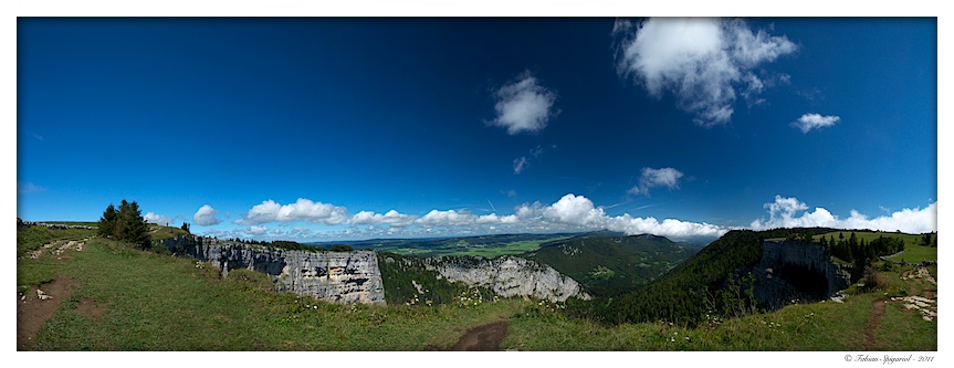 Vue panoramique depuis le sommet du Creux-du-Van