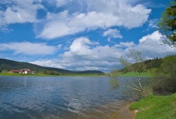 Le lac des Taillères au printemps