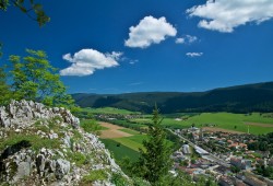 Vue du Val-de-Travers depuis la Caroline