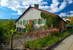 Ancienne ferme dans le hameau de Plancemont (Village de Couvet).