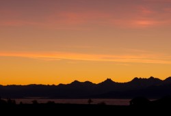 Les alpes vues depuis le Creux du Van quelques minutes avant le lever du soleil...