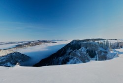 Vue hivernale du cirque du Creux-du-Van.