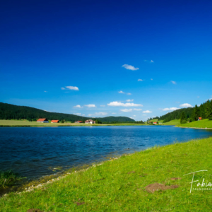 Le lac des Taillères en été